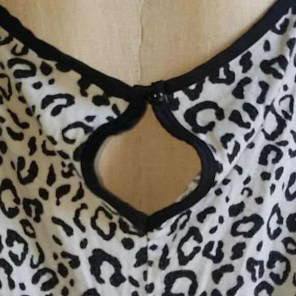 Torrid Shirt Top T Tee Animal Leopard Print SHORT SLEEVE Women's WOMAN'S Size 3 - Picture 9 of 13